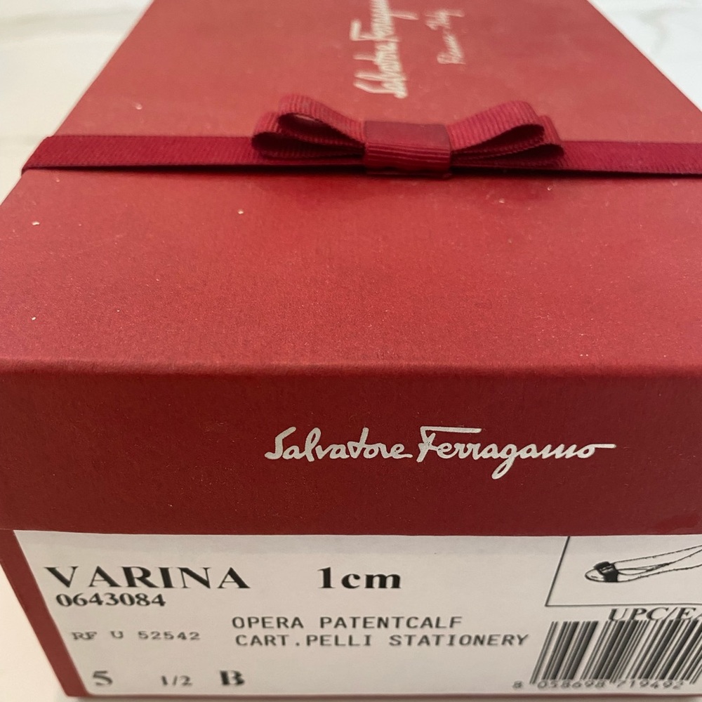 Salvatore Ferragamo Varina Flat in patent lather